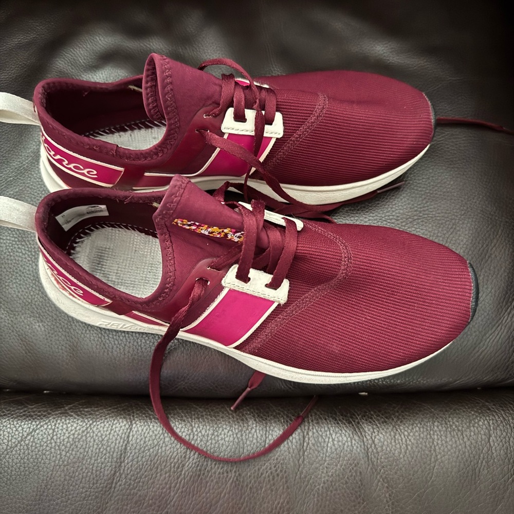 Women's Burgundy Athletic Shoes 
Used normal sell as is